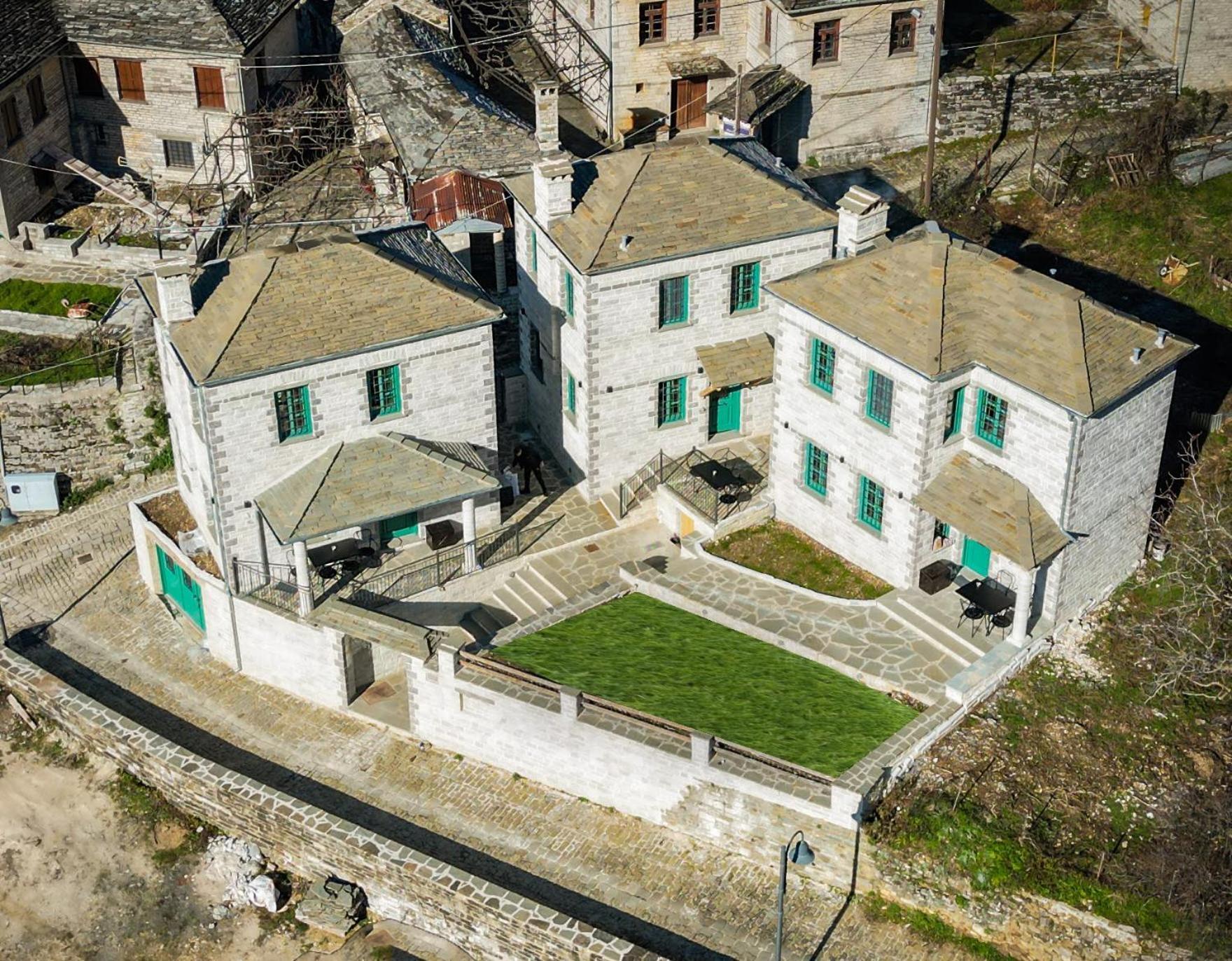 Makris Luxury Villa *