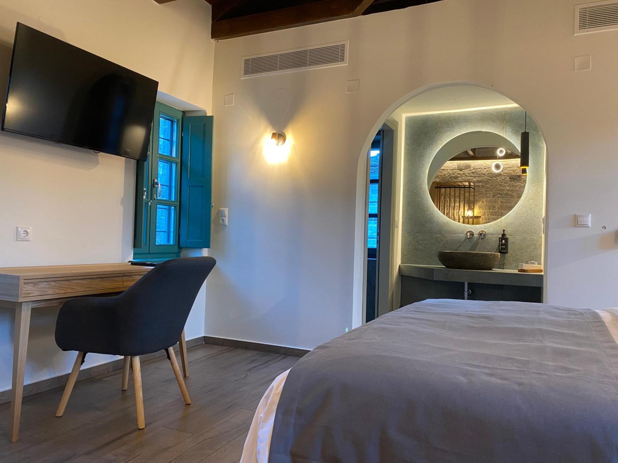 Makris Luxury