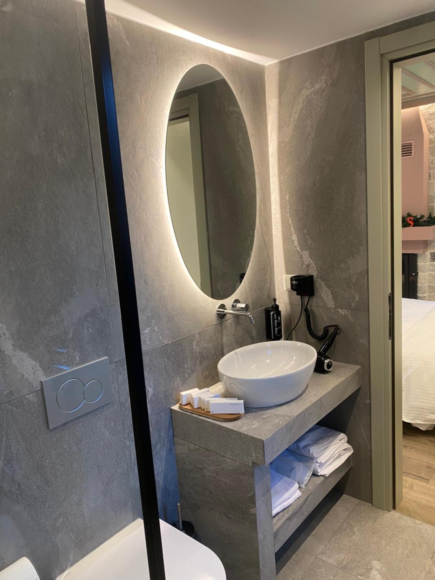 Makris Luxury *